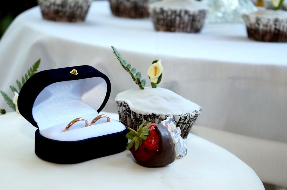 Marriage rings and dessert