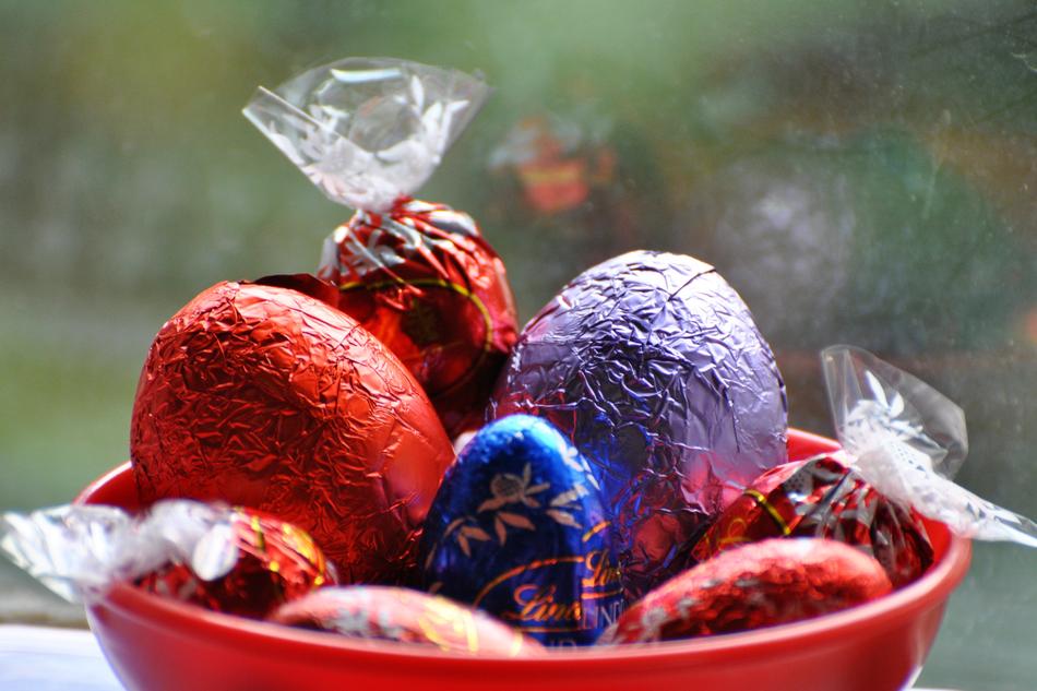 Estar Eggs Chocolate Red
