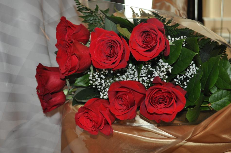 artificial red roses