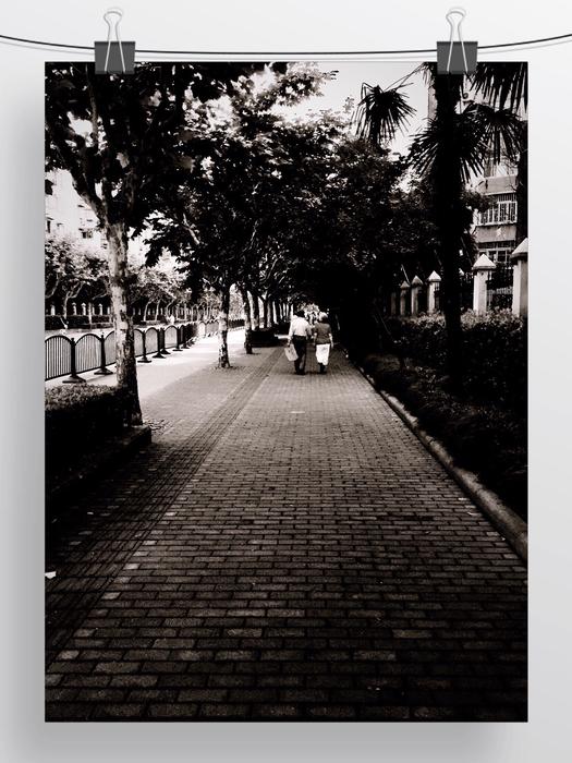 Old photo of an elderly couple
