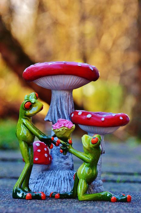 Frog Heart Marriage figures