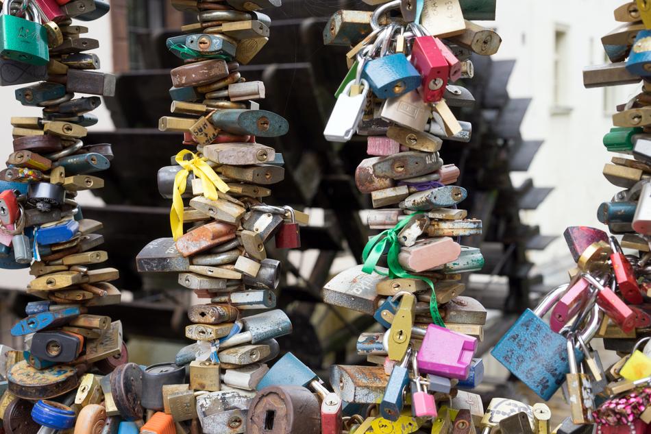 iron locks are colored a lot