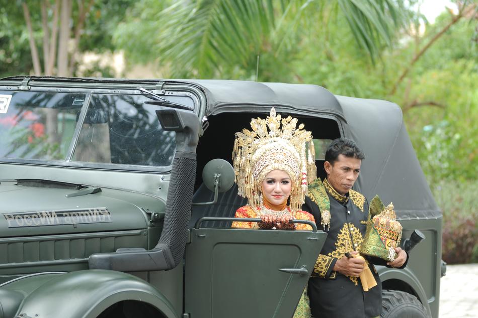 happiness wedding car ritual