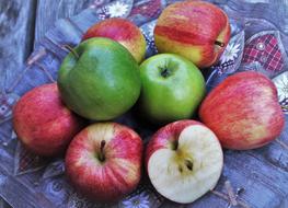 red green apples