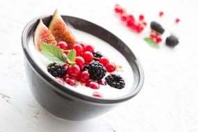 yogurt with berries and figs