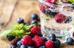 Antioxidant Beverage with fresh berries