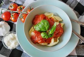 noodles with tomato sauce