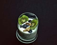 yogurt with kiwi and berries