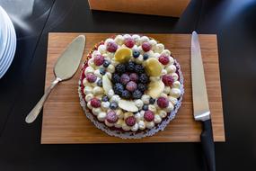 spatula and knife next to dessert