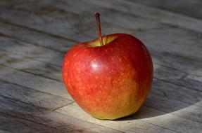 red ripe apple on a wooden table