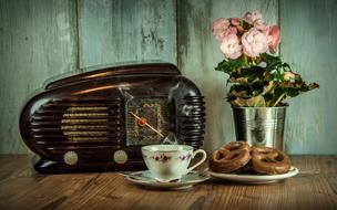 Retro Radio and tea cup