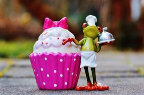 ceramic frog cook and ceramic cupcake