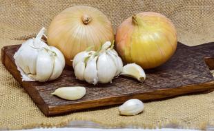 Onion and Garlic Cutting Board