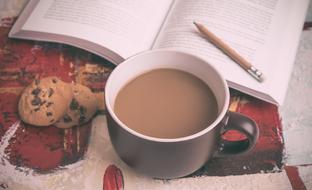 coffee with chocolate cookies