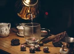 brewing tea in teapot