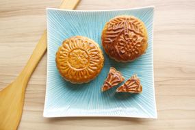 moon cake on a square plate, trung thu