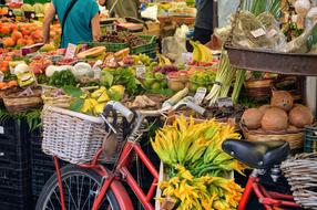 Market Fruit red bike