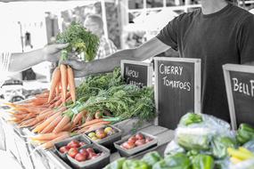 selling ripe carrots in the market