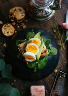 egg and greens sandwich