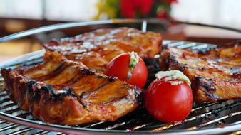 grilled ribs with tomatoes