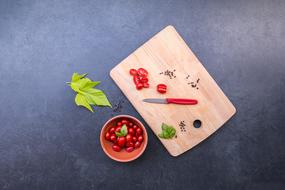 Tomatoes Cherry Cutting