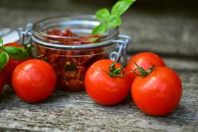 tomatoes and dried tomatoes