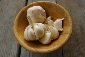 Garlic Organic Fresh in bowl