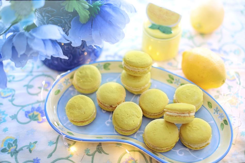 yellow macaroons with lemon
