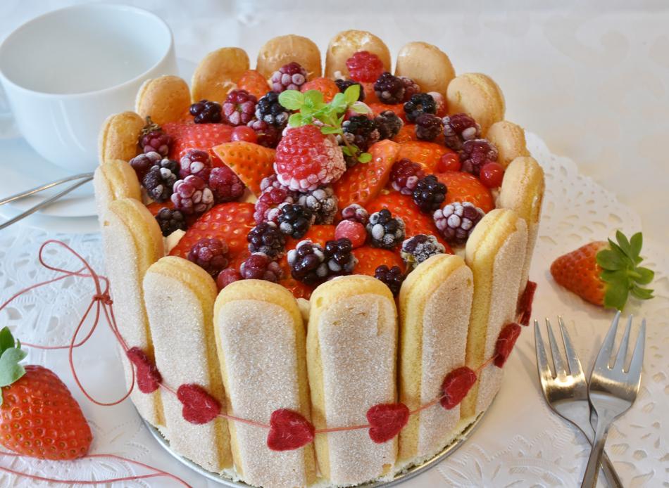 pie with strawberries