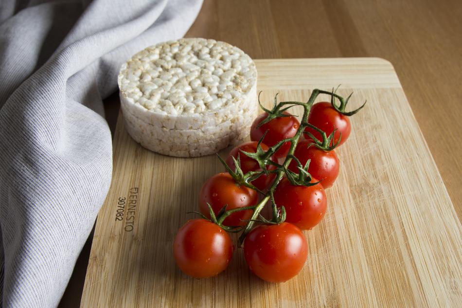 cherry tomatoes and rice bread