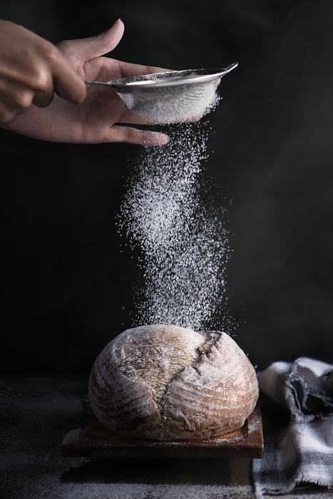 sprinkle flour on homemade bread