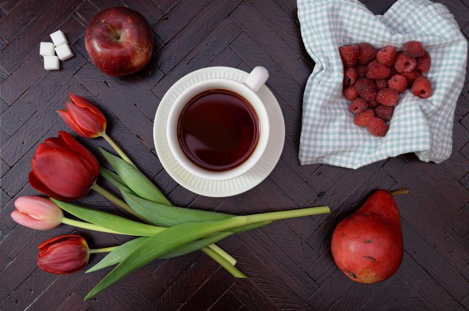 Apple tulip and coffe