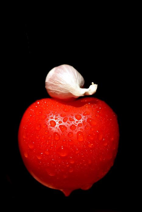 garlic on a wet tomato