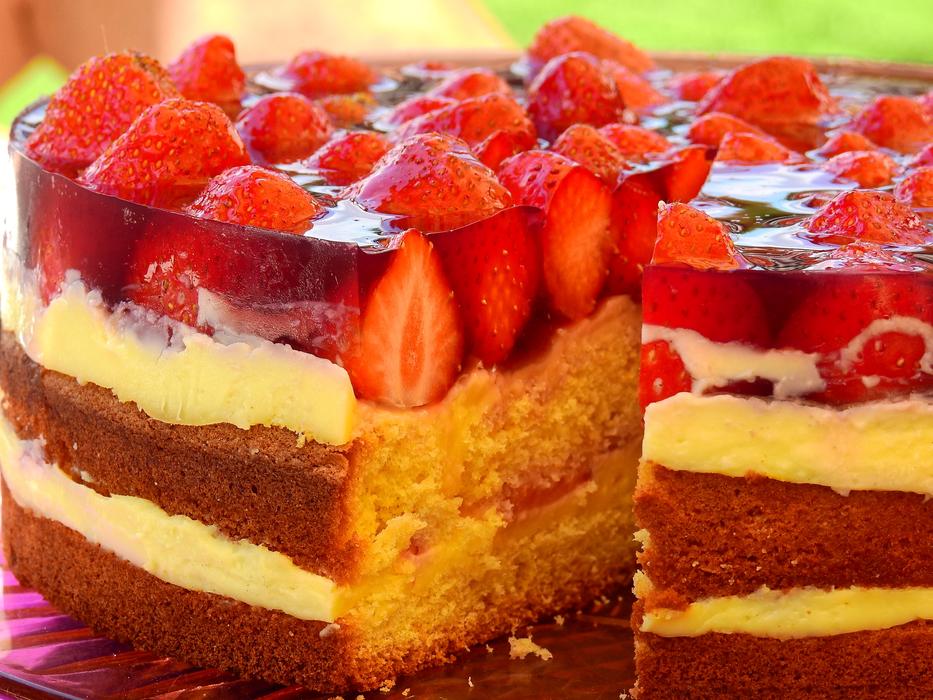 Cake Strawberry red