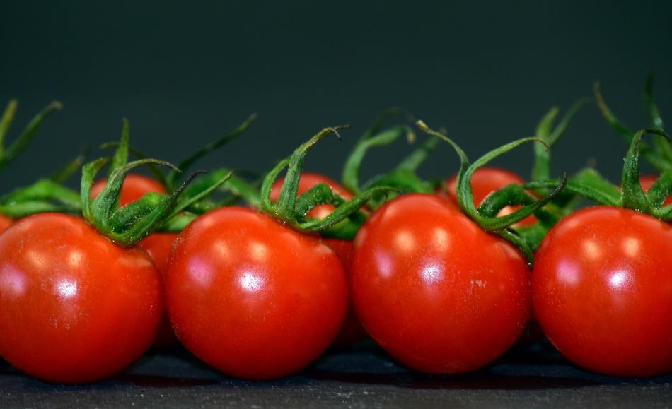 Tomatoes Perennials red green