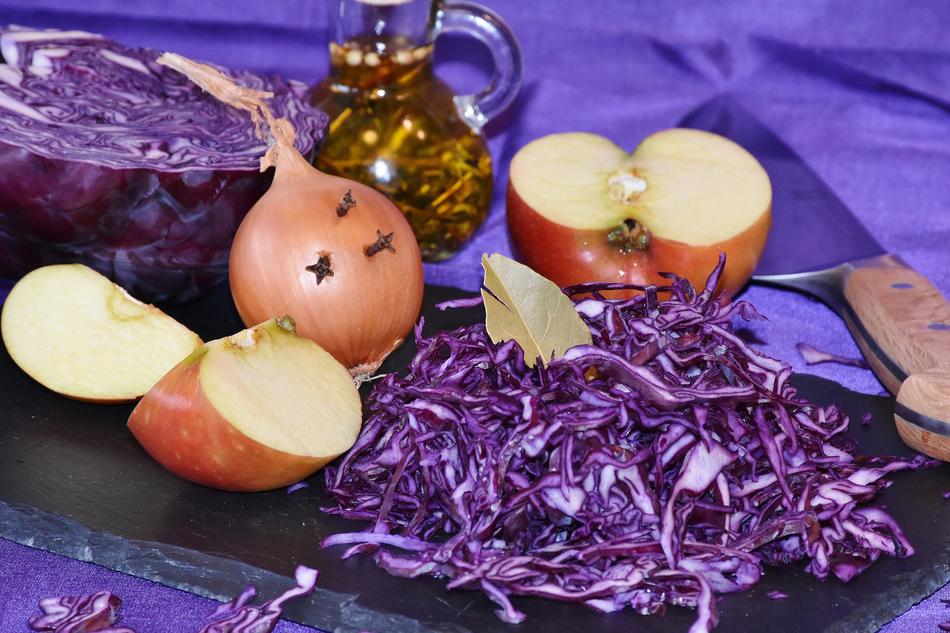 red cabbage with apples for salad