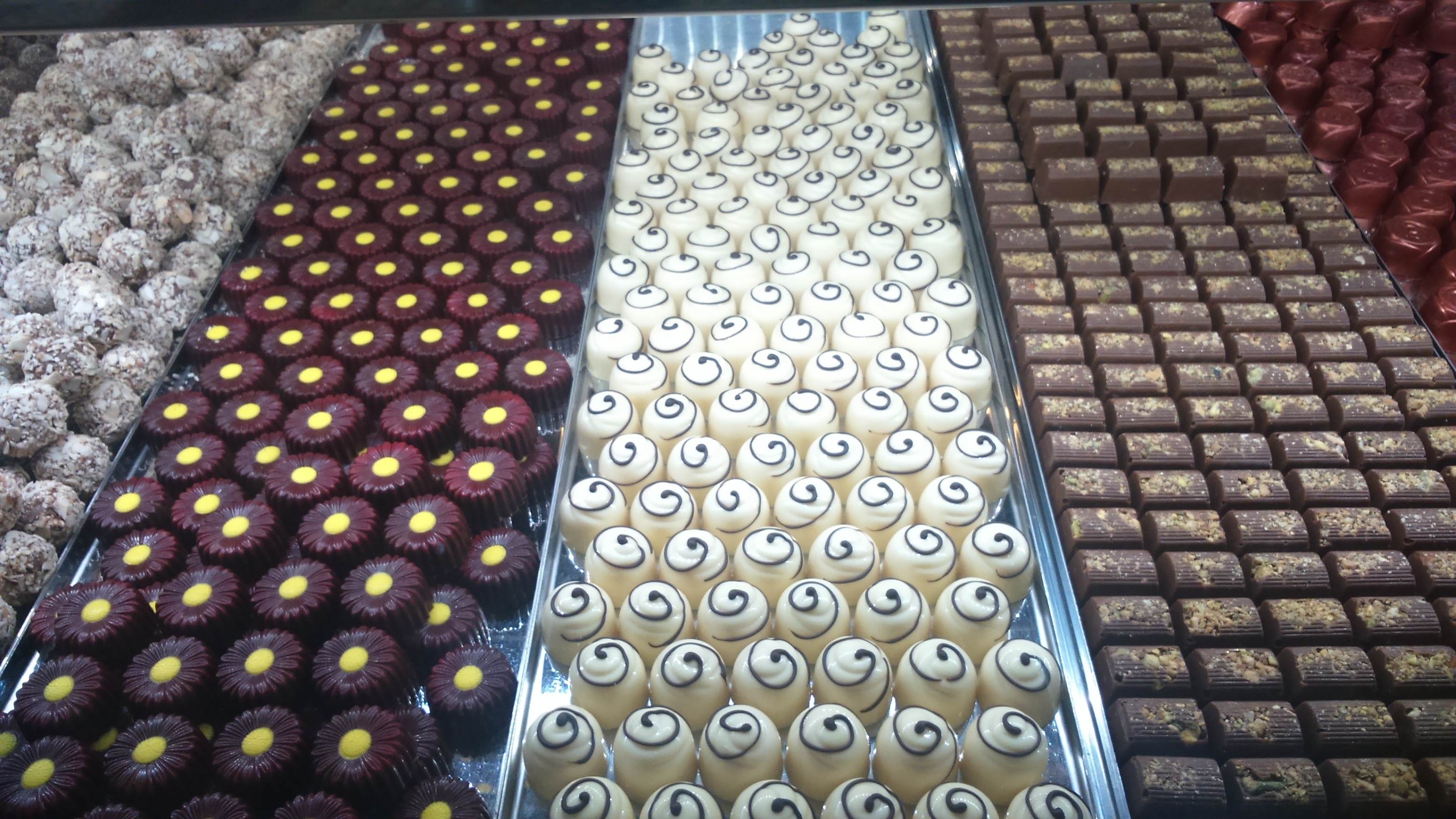 Шоколад флор. Floor шоколад. Конфеты на рынке. СТО килограмм шоколада. Новосибирская (кондитерская фабрика).