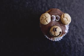 chocolate muffin as a funny face