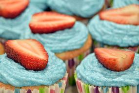 cupcakes with strawberries