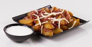 white sauce, fried potatoes with ham and cheese