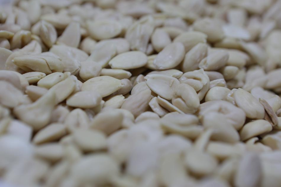 peeled peanuts background