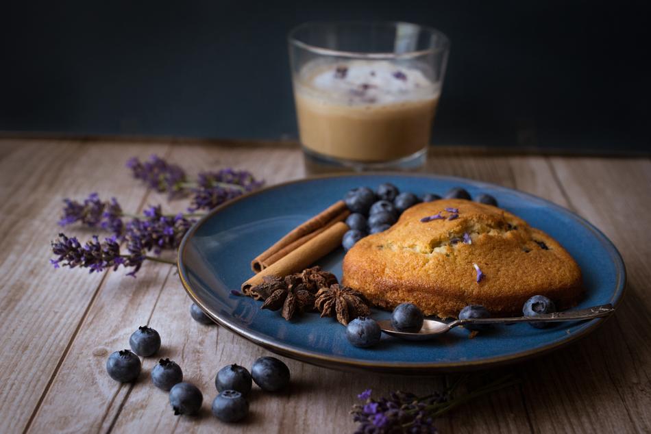 dessert with blueberries for latte