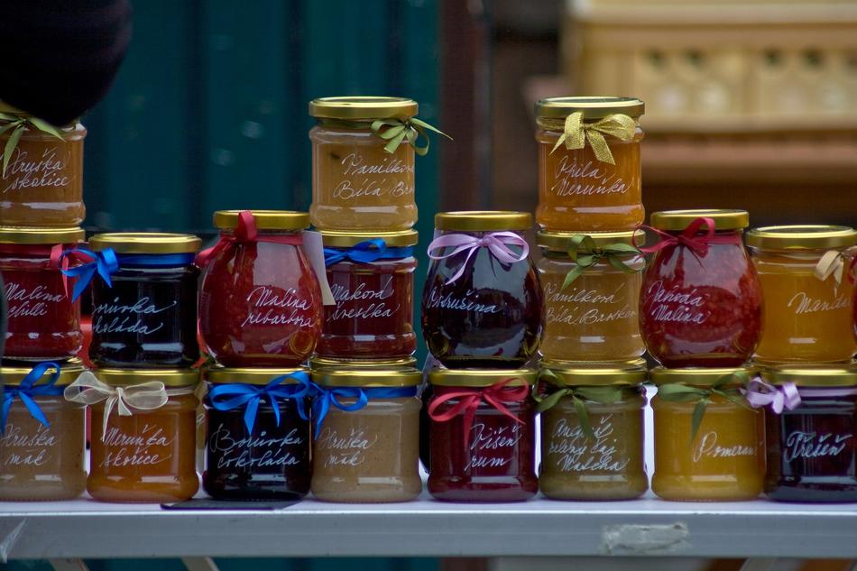 jars of jam at the farmers' market