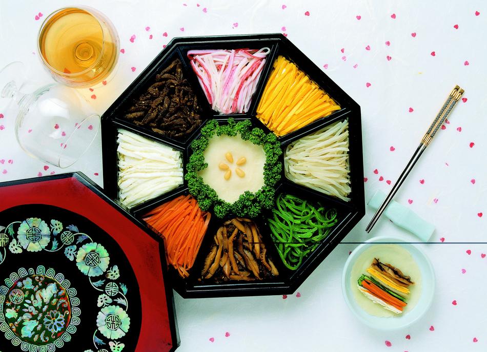 korean food in wooden box