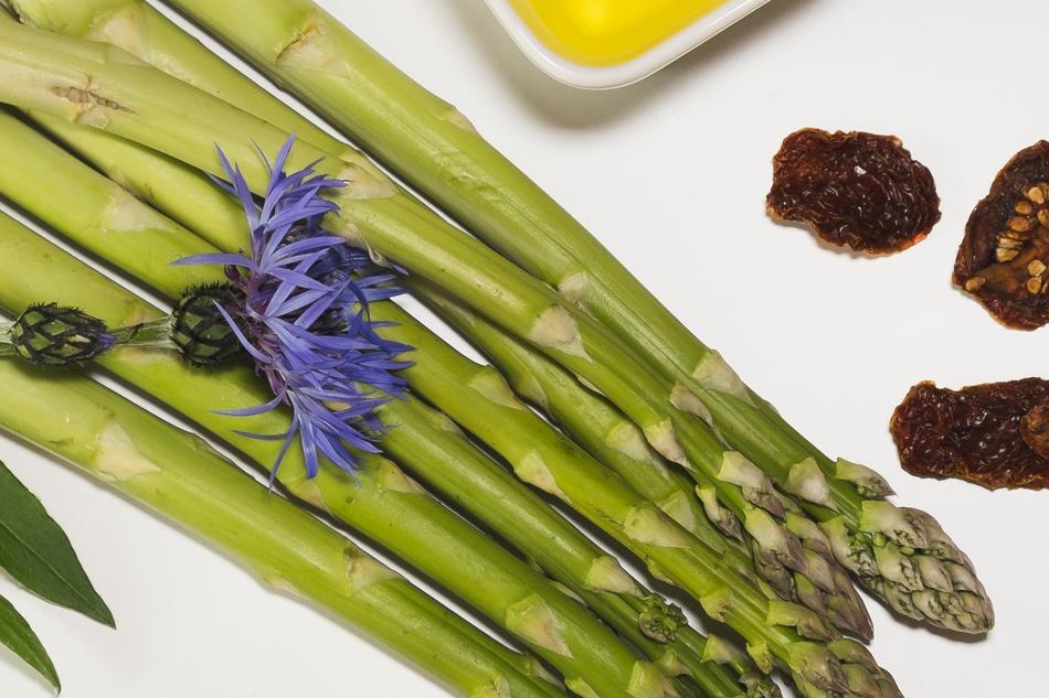 asparagus in still life