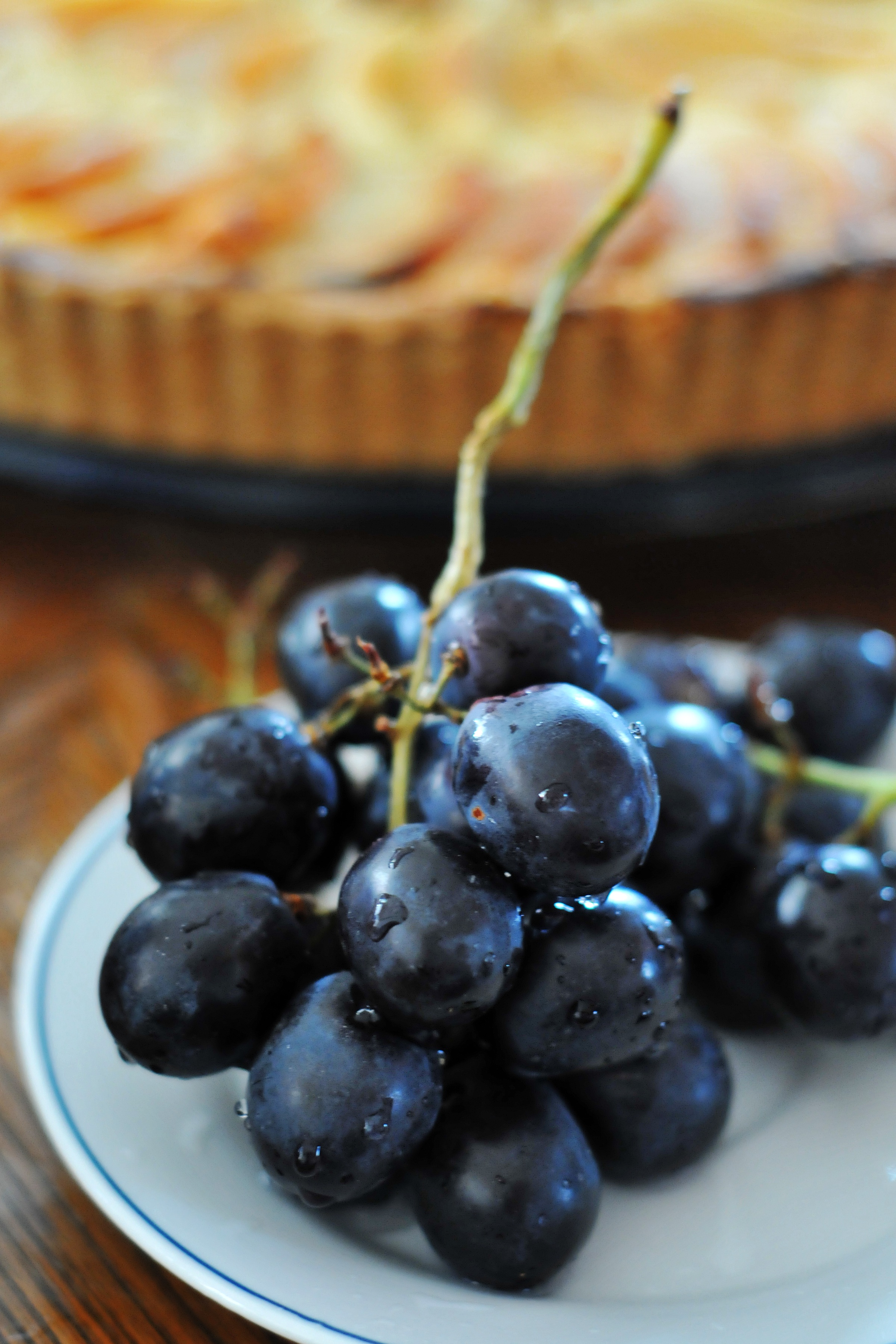 Blue fruit. Синий виноград. Синий фрукт. Виноград с синими ягодами. Синяя ягода похожая на виноград.