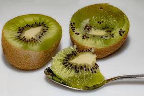 Kiwi Halves Chinese