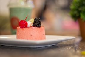 Dessert Pink Berries