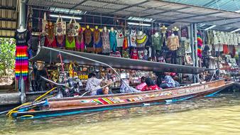 Damnoen Saduak Floating Market