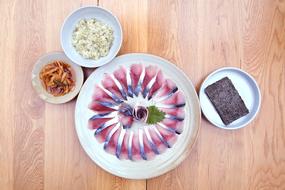 Mackerel Times Konsyap Sushi Set